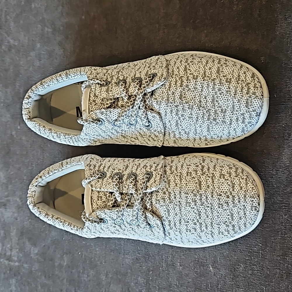 Mia Sneakers